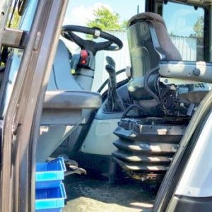 foto 210HP traktor Valtra T190 otočná sedačka